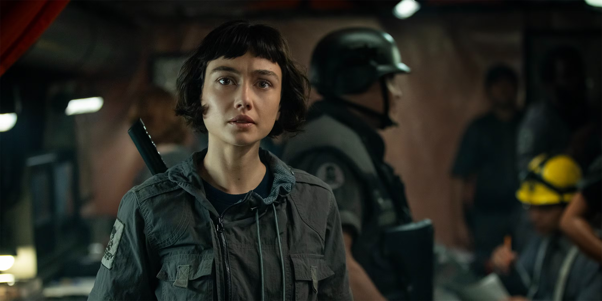 Wendy played by Sydney Chandler staring at computer monitors.